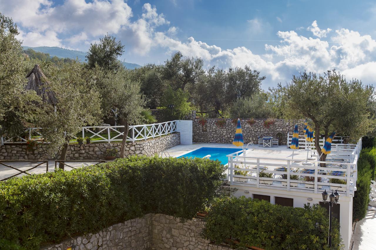 Il Casale Del Golfo Apartment Вико Екуензе Екстериор снимка